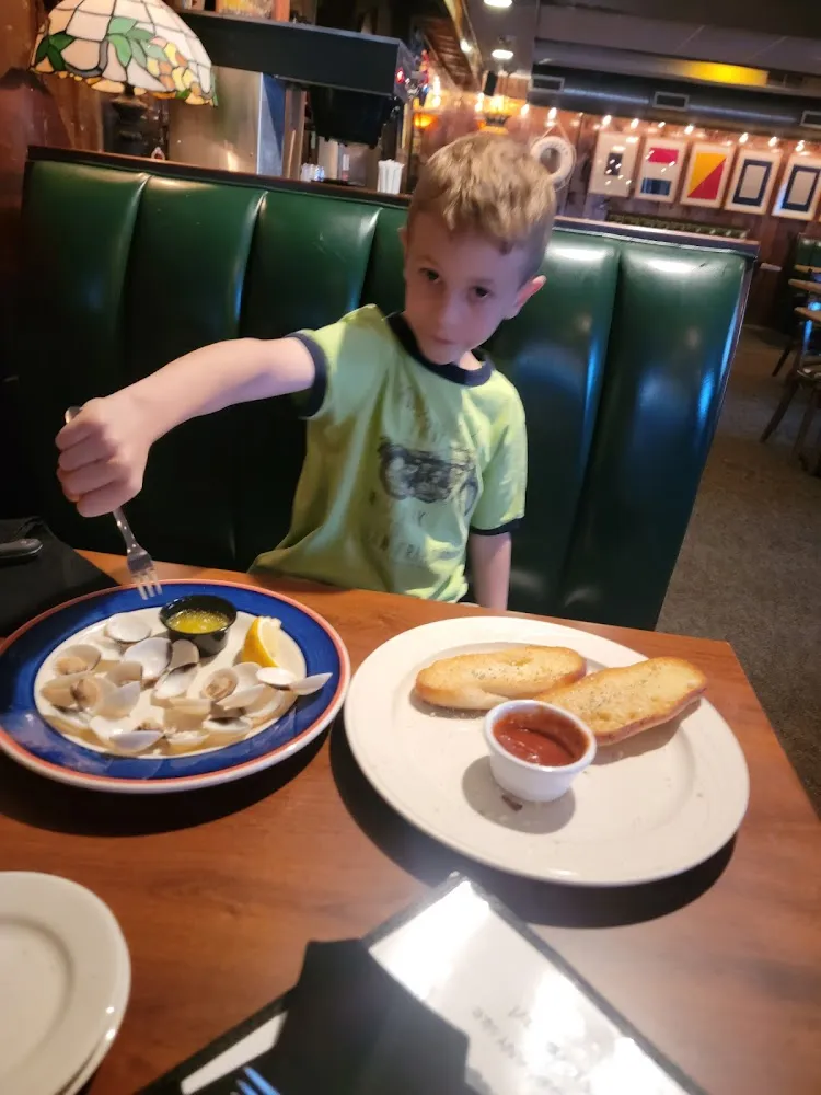 Clams & Garlic Bread